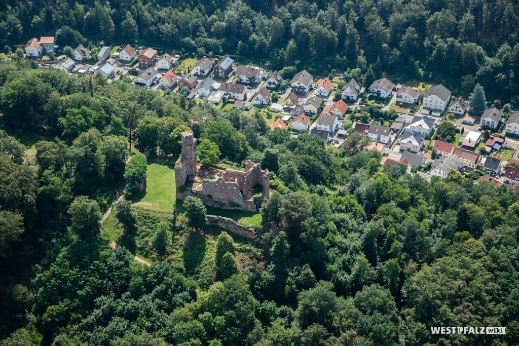 Luftansicht der Burg Hohenecken