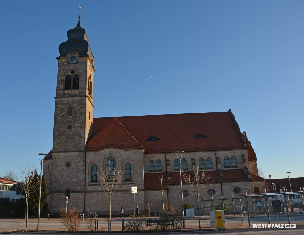 Nord-Ansicht  der Katholischen Pfarrkirche St. Matthäus in Eisenberg.
