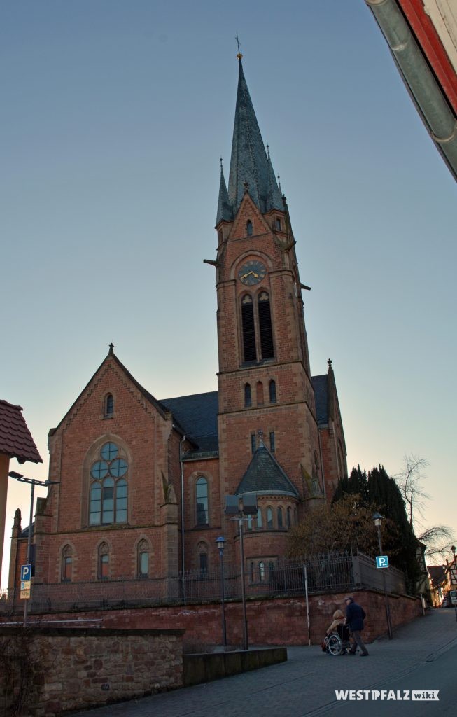 Ost-Ansicht der Protestantischen Pfarrkirche in Eisenberg in der Pfalz.