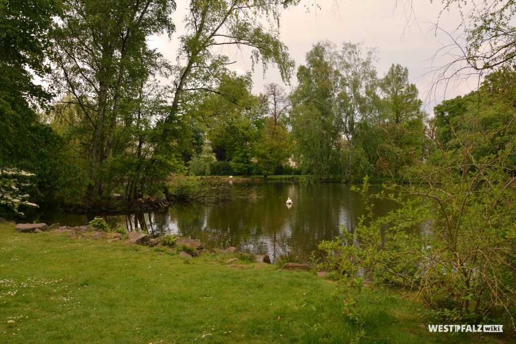 Blick auf den See im Volkspark in Kaiserslautern
