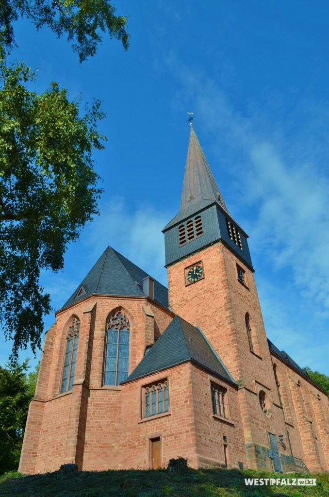 Westansicht der Rochuskirche in Kaiserslautern Hohenecken.