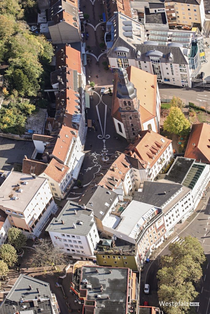 Luftaufnahme der Lutherkirche in Pirmasens