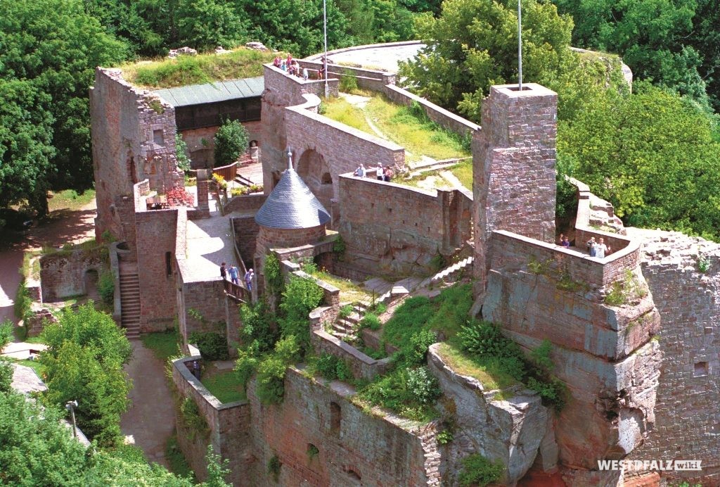 Luftbild von Burg Nanstein