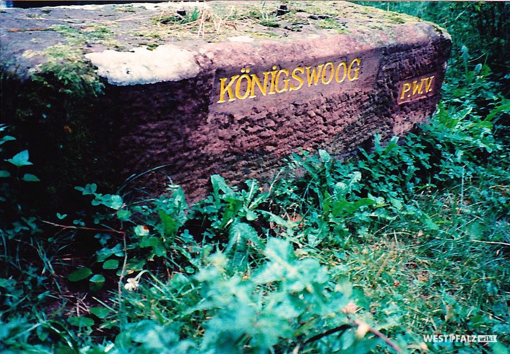 Der Ritterstein „Königswoog“ nach der Renovierung im Jahre 1994
