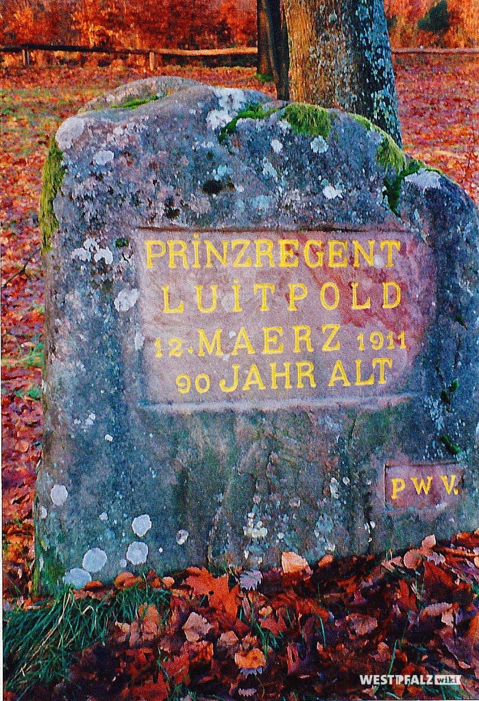 Der Ritterstein „Prinzregent Luitpold 12. Maerz 1911 90 Jahre alt“ nach der Renovierung im Herbst 1998.