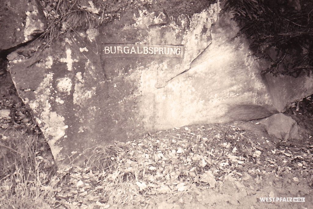 Der Ritterstein „Burgalbsprung“ bei Trippstadt im Jahre 1993.
