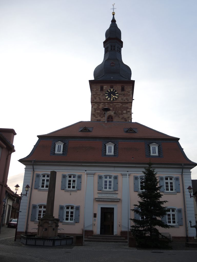 Frontansicht des ev. Gemeindehauses Göllheim