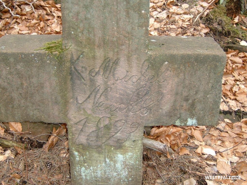 Inschrift auf dem Michelskreuz: "K Michel Neuhb 1893"