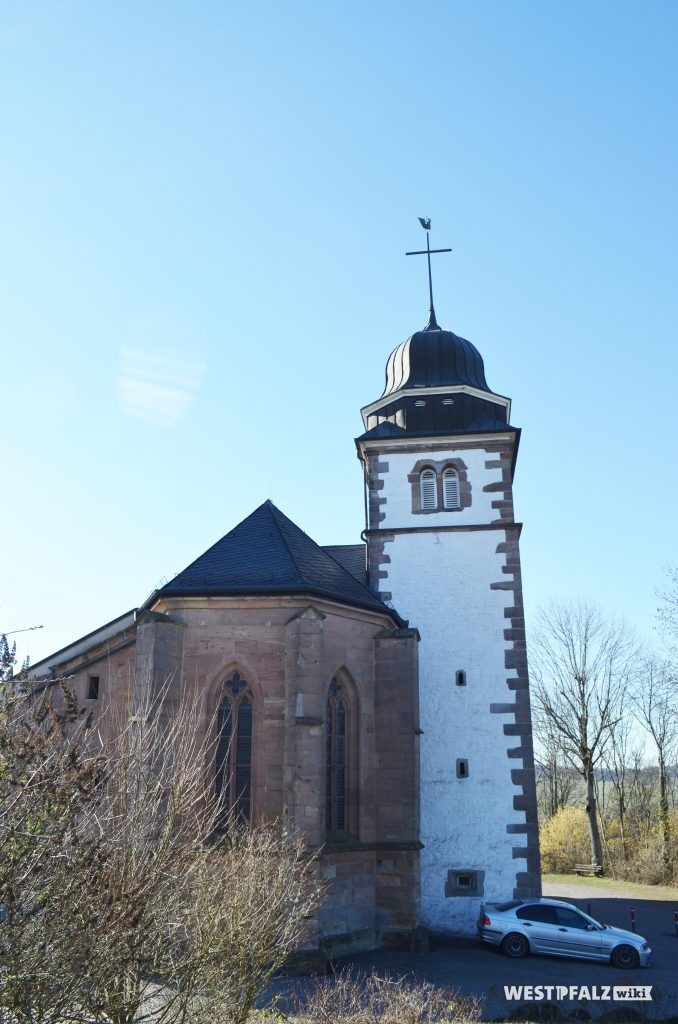 Blick auf den Chor und den Kirchturm
