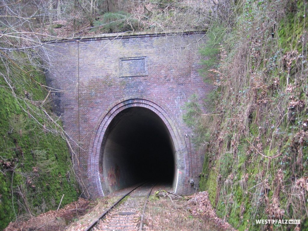 Ostportal des Stempelkopftunnels.