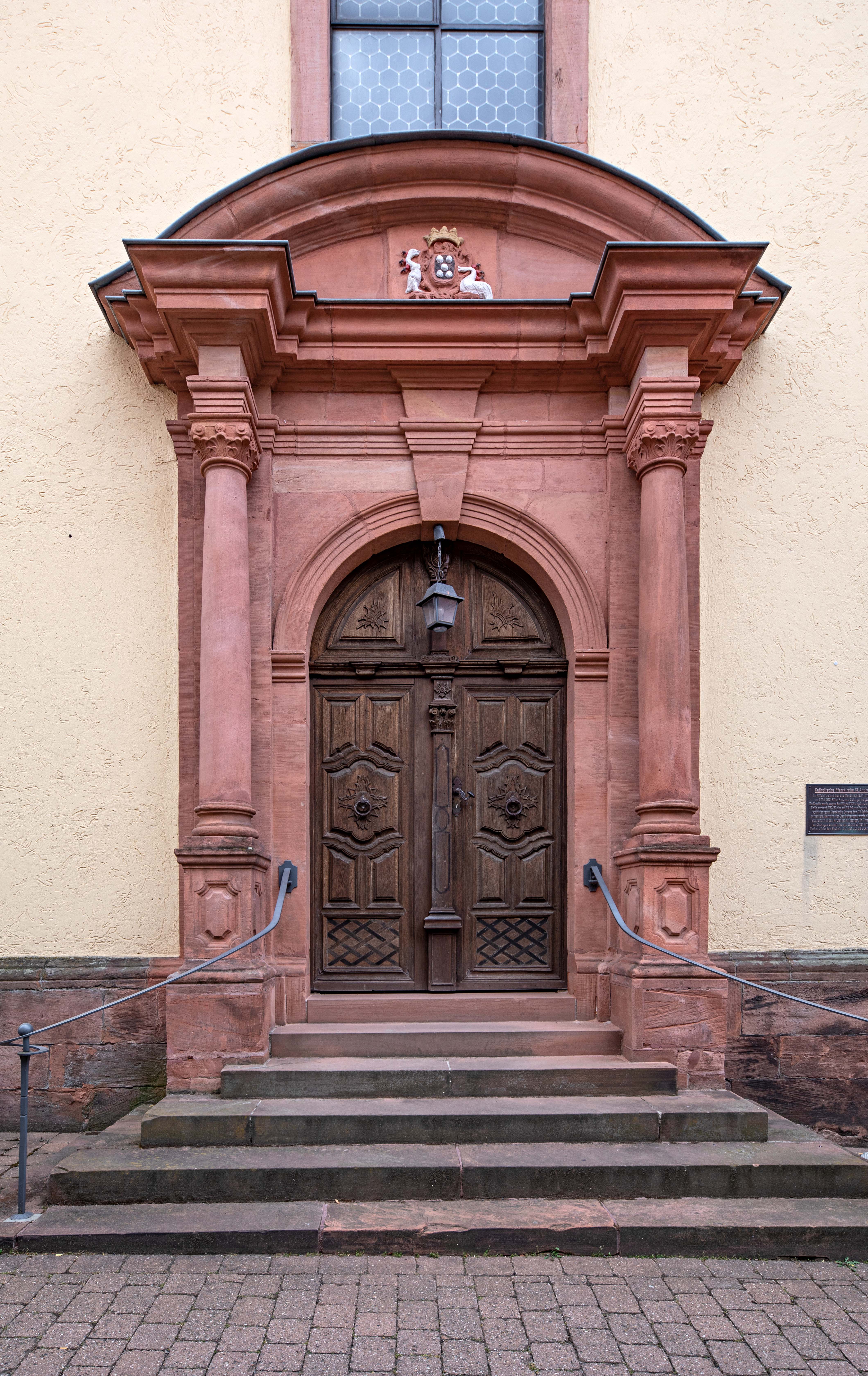 Portal der St. Andreas Kirche in Landstuhl