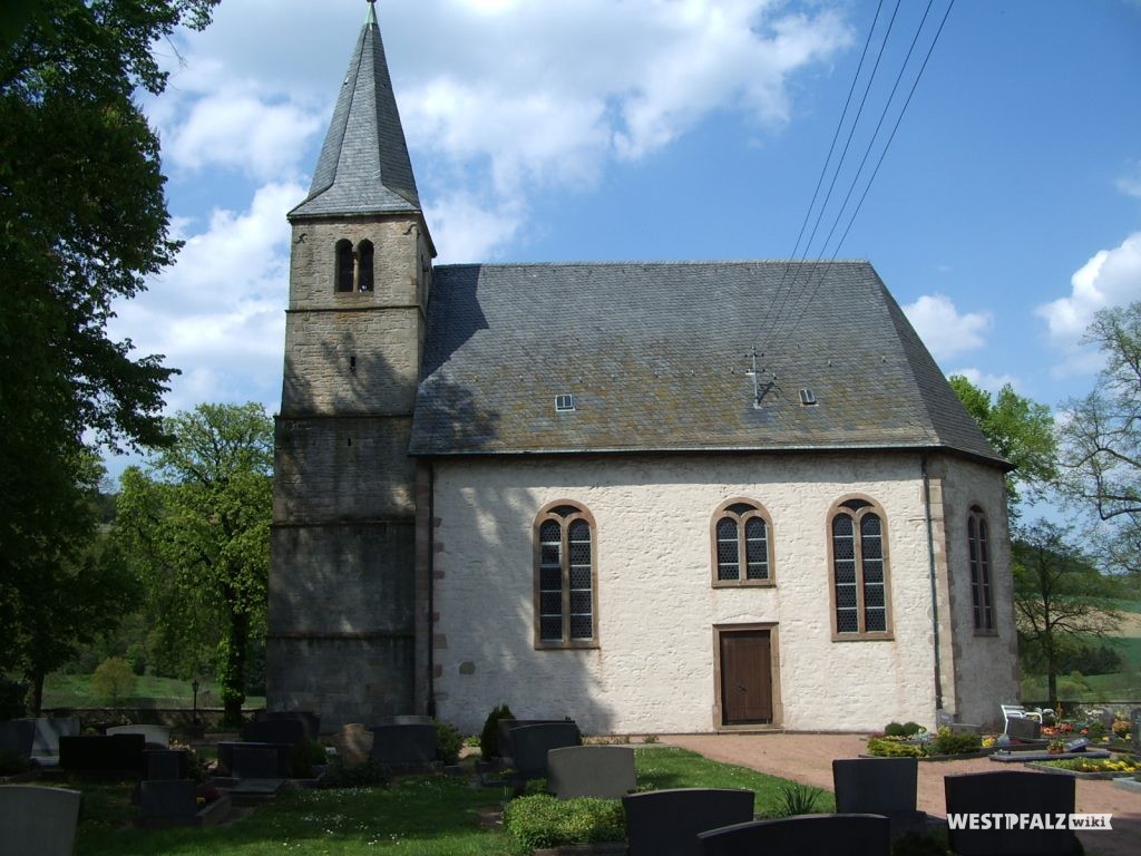 Flurskapelle in Ulmet und der vorgelagerte Friedhof