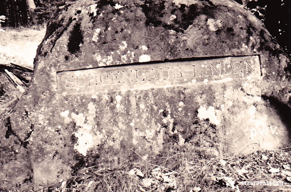 Ritterstein mit der Inschrift „Schoenlaub-Linden“ beim Waldhaus Schwarzsohl