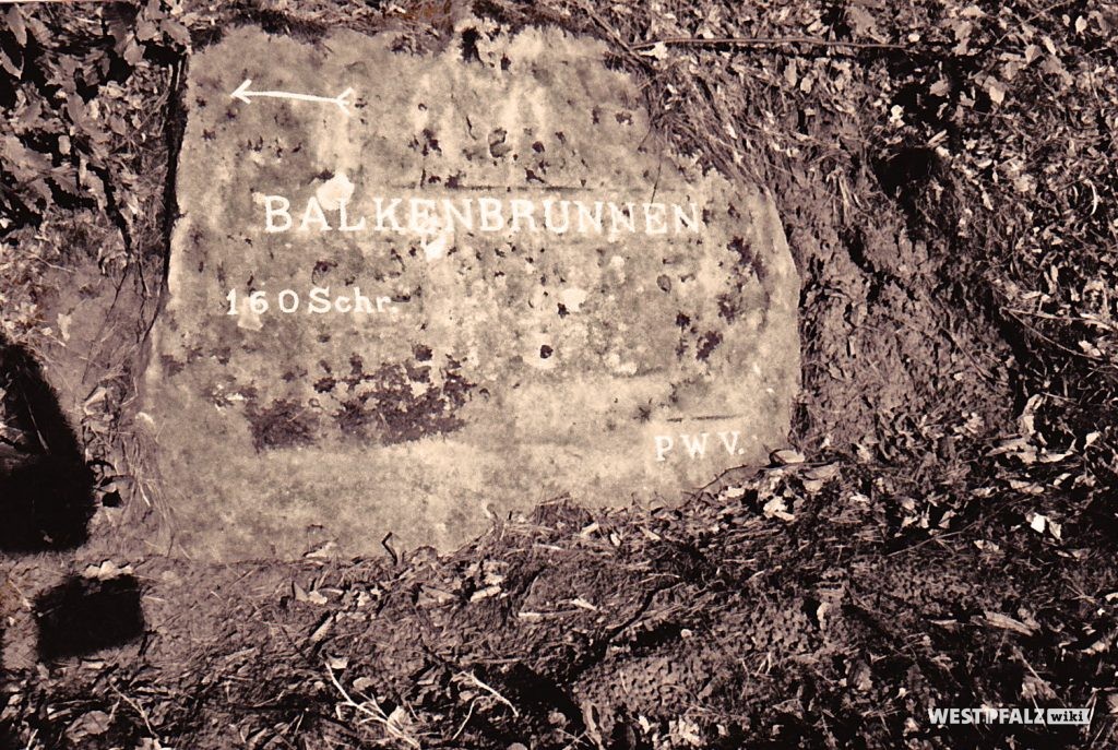 Ritterstein Nr. 134 bei Mölschbach mit der Inschrift "Balkenbrunnen 160 Schr." sowie mit Richtungspfeil nach Westen