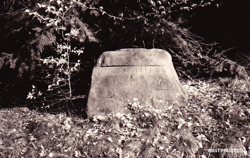 Ritterstein mit der Inschrift "Otterbergersohl" bei Waldleiningen
