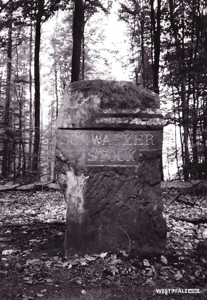 Ritterstein mit der Inschrift "Schwarzer Stock" bei Waldleiningen