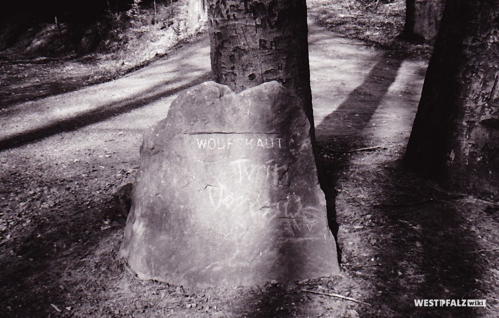 Ritterstein mit der Inschrift "Wolfskaut" bei Kaiserslautern