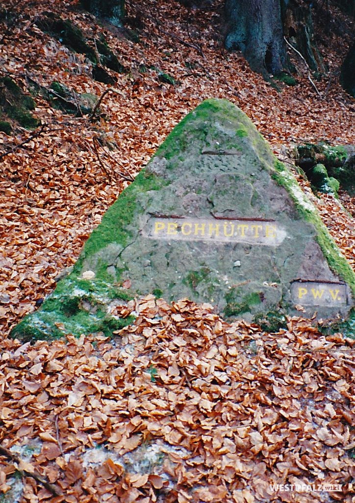 Ritterstein mit der Inschrift "Pechhütte" bei Waldleiningen"