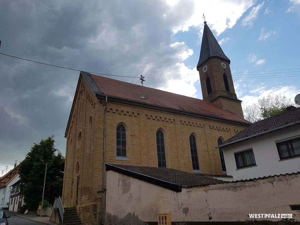 Protestantische Kirche in Unkenbach von Osten