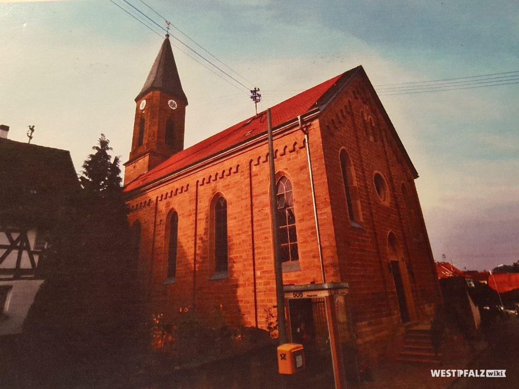 Protestantische Kirche in Unkenbach von Westen
