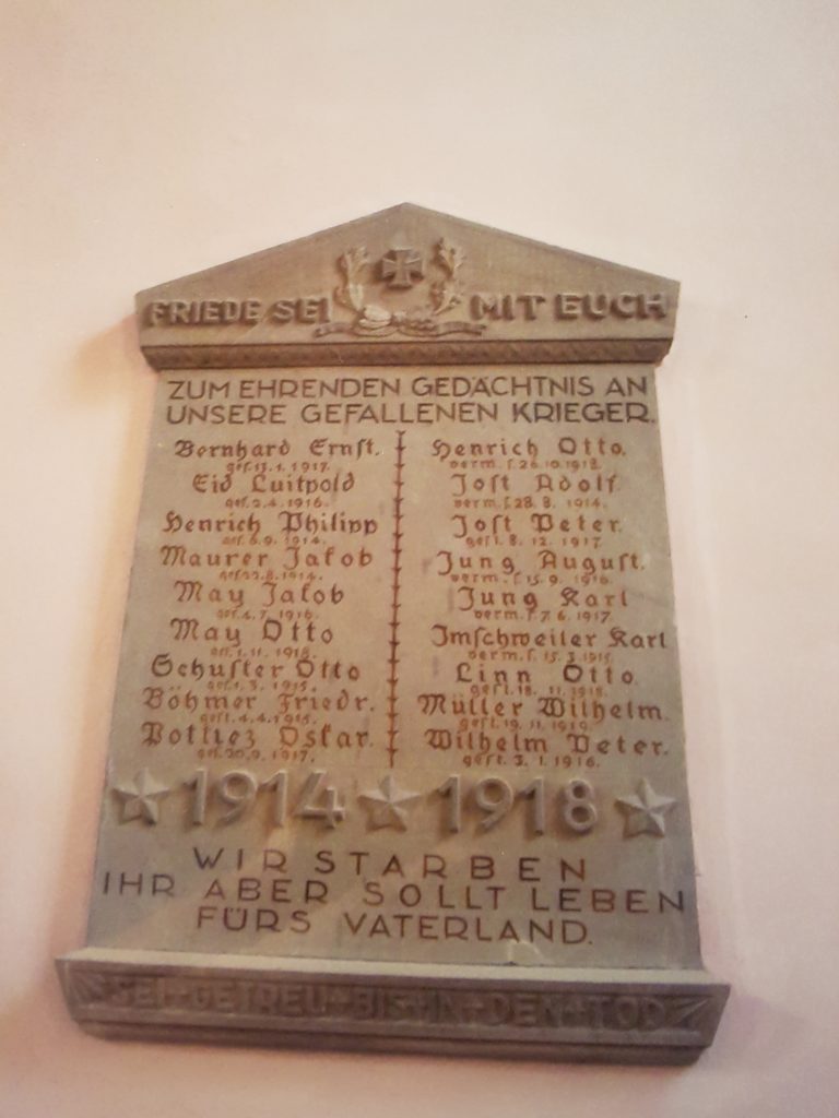 Gedenktafel für verstorbene und vermisste Kriegsteilnehmer 
1914-1918 in der Kirche