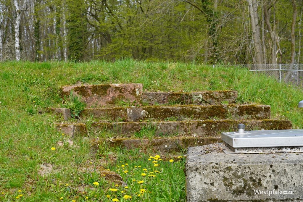 Mauerreste der ehemaligen Otterburg