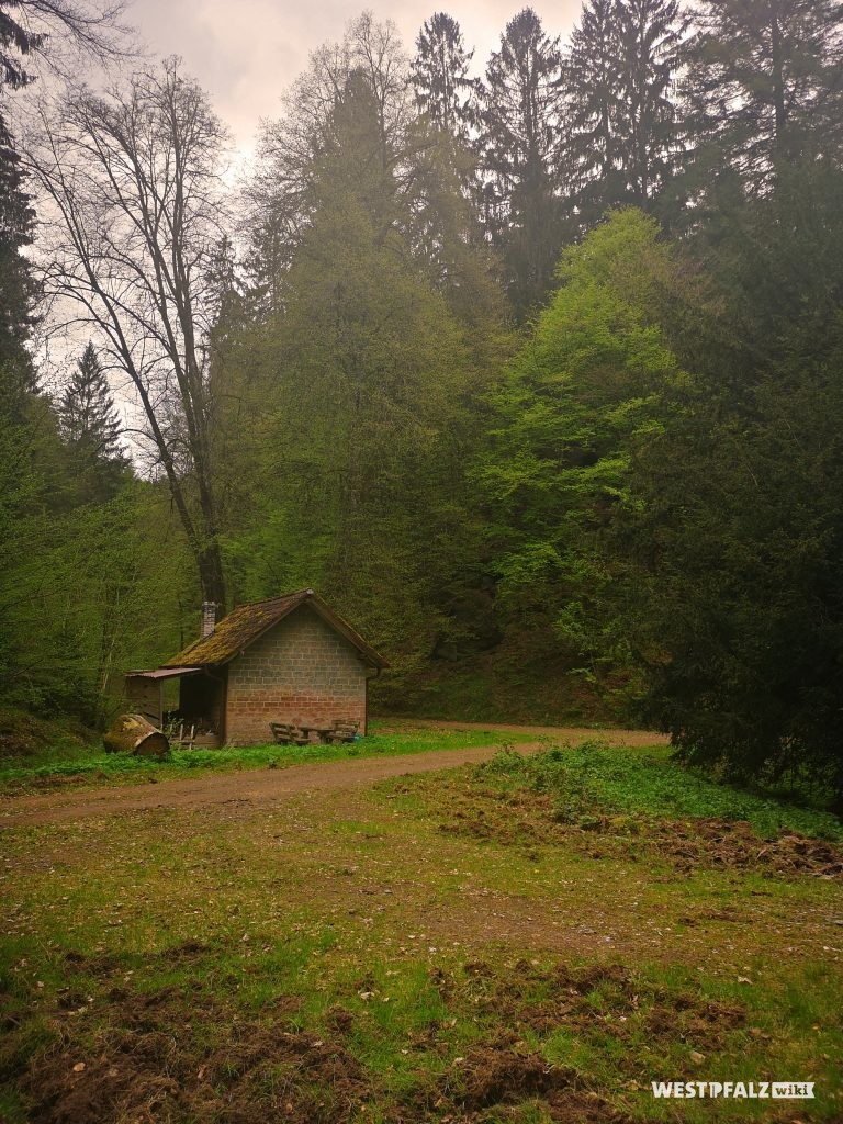 Jagdhütte neben dem Ungerbrunnen  beim Ritterstein Nr. 149 mit der Inschrift "Pechhütte"