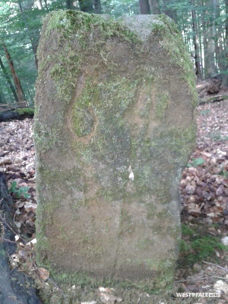 64
"LH und 64" (Buchstaben und Nr. sicher nach 1816)
Deutung unsicher, auf weiteren Steinen der Umgebung.