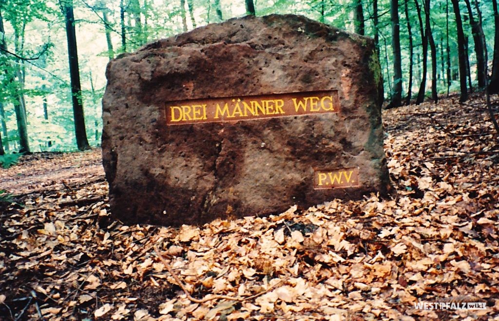 Ritterstein Nr. 193 mit der Inschrift "Drei-Männer-Weg"