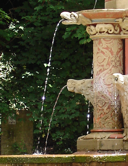 Albrechtsbrunnen - Wasser speiende Fabelwesen