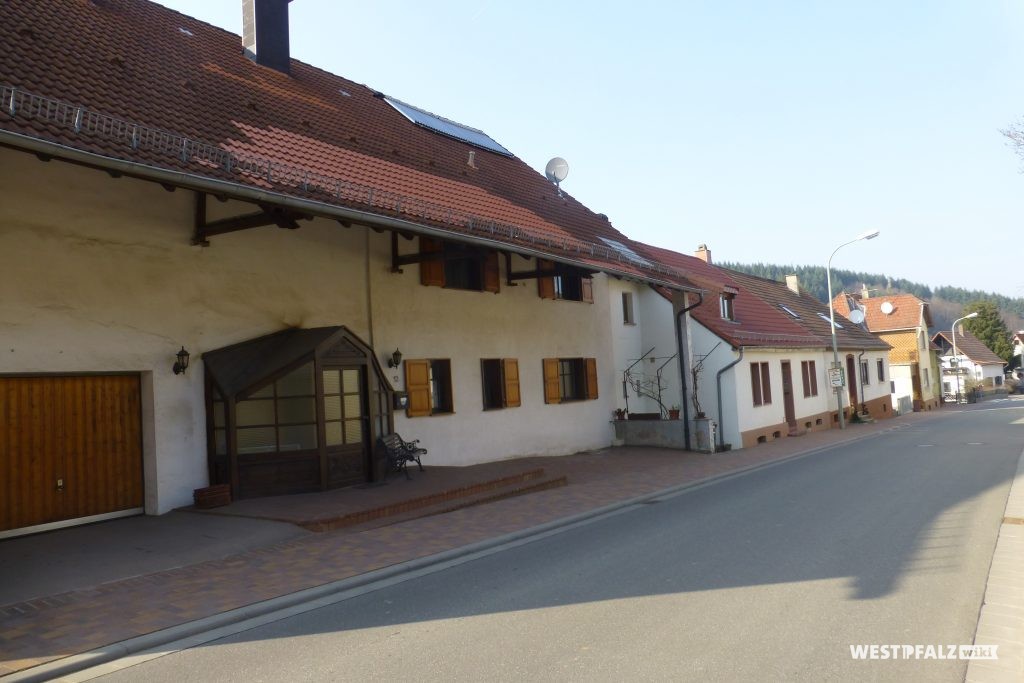 Ehemalige Scheune des Bauernhauses in der Hauptstraße 12 in Hinzweiler