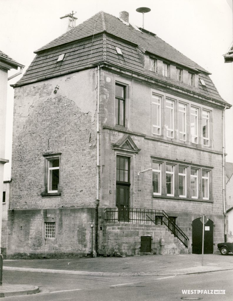 Neues Schulhaus in Hinzweiler um 1990