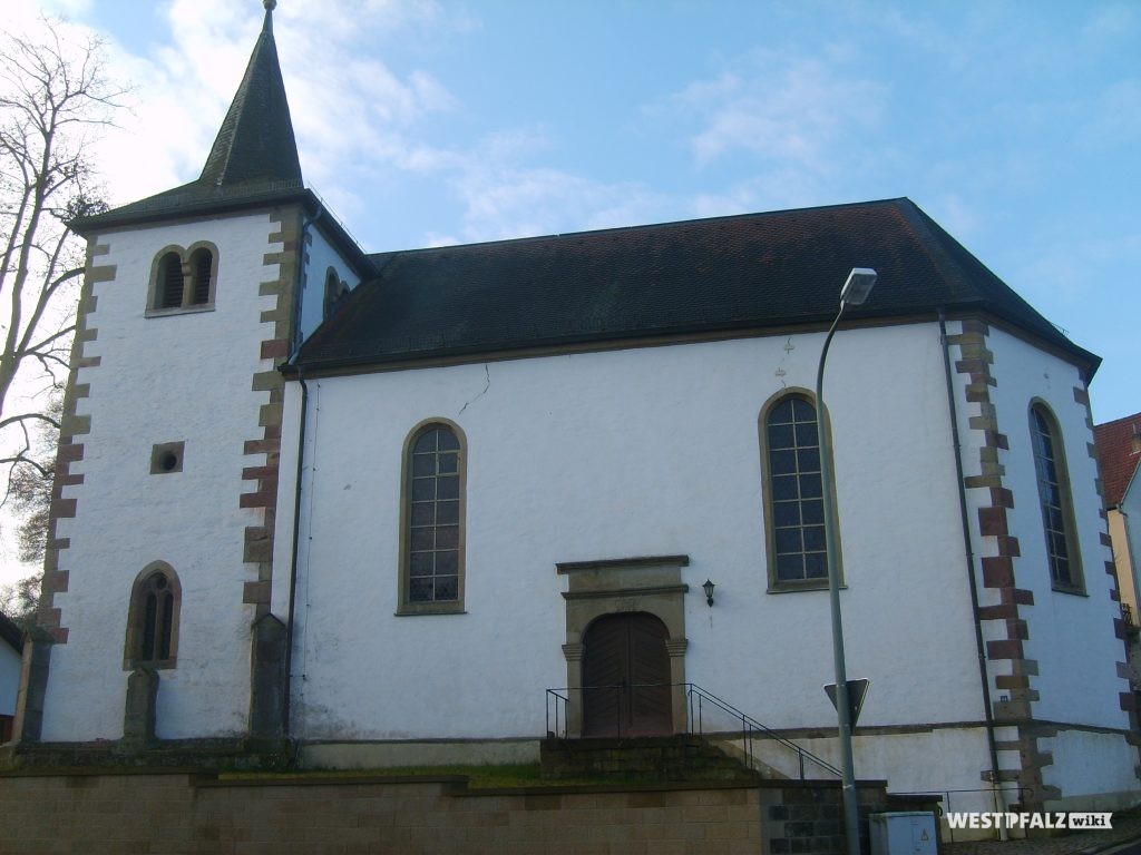 Ostseite der protestantischen Kirche in Hinzweiler