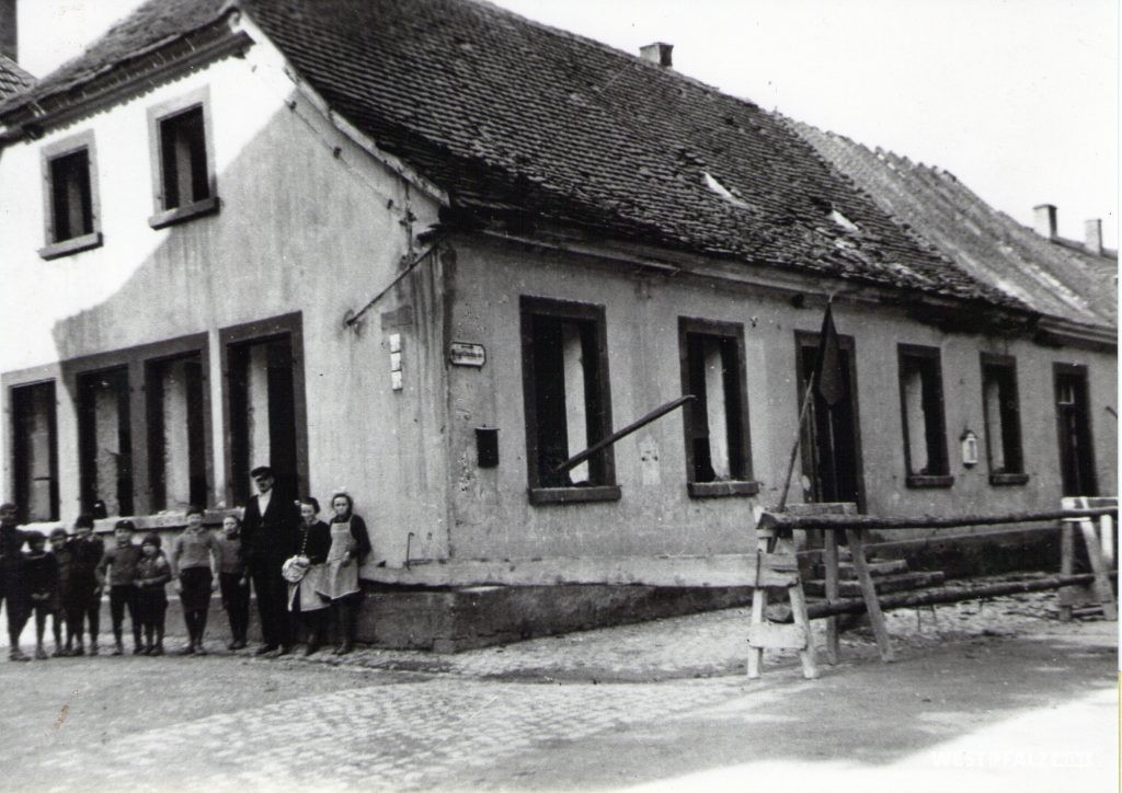 Erstes Volksschulhaus in Erfenbach