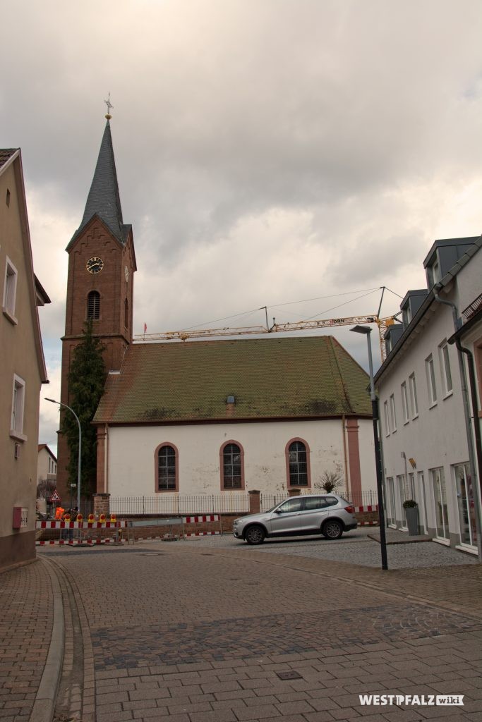Westseite der protestantischen Kirche in Hochspeyer