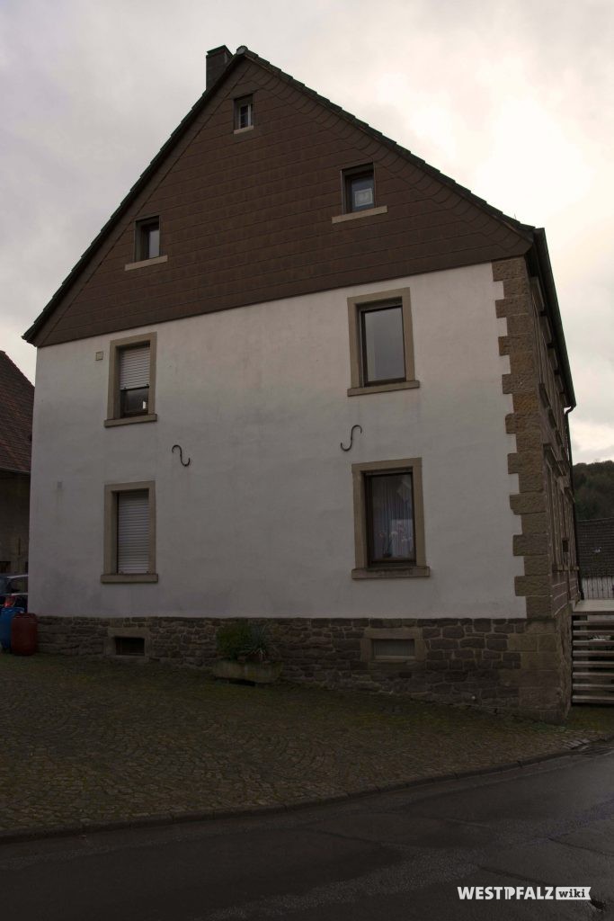 Ehemaliges Bauernhaus Biehl im Oberdorf 8 in Hinzweiler - Seitenansicht