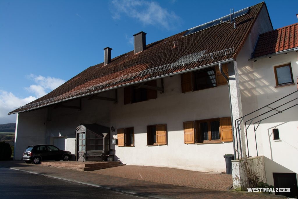 Ehemalige Scheune des Bauernhauses in der Hauptstraße 12 in Hinzweiler