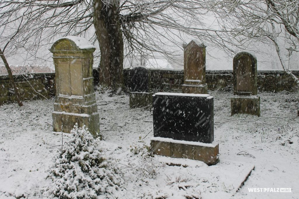 Mennonitenfriedhof - Gräber linke Seite