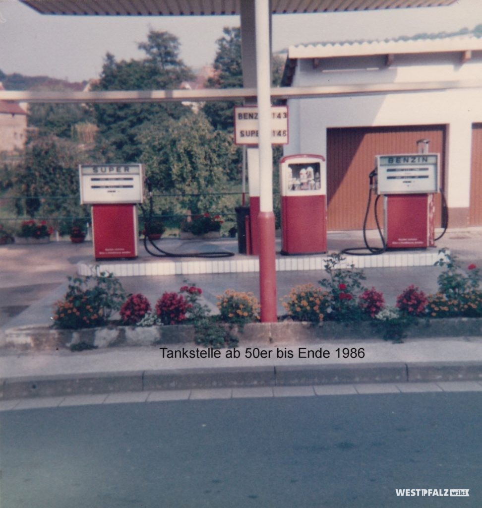 Zapfsäulen der ehemaligen Tankstelle in der Hauptstraße 49