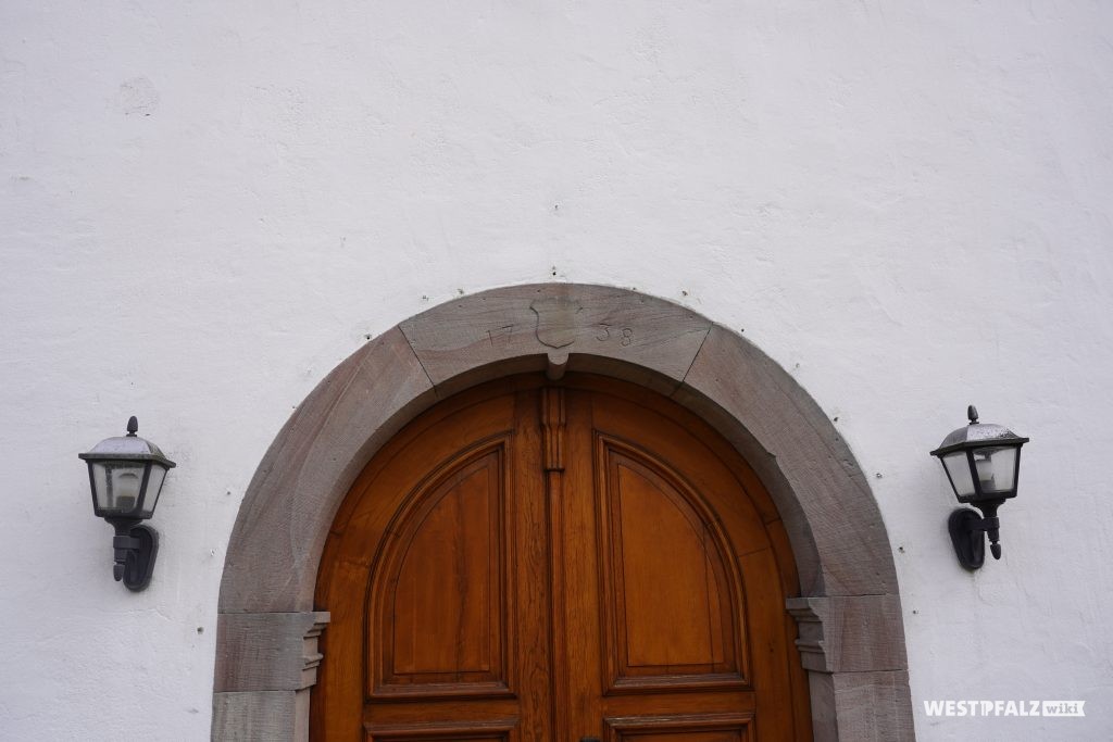 Eingangstür der protestantischen Kirche in Misau