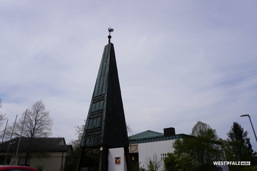 Kirchturm der protestantischen Kirche in Bruchmühlbach