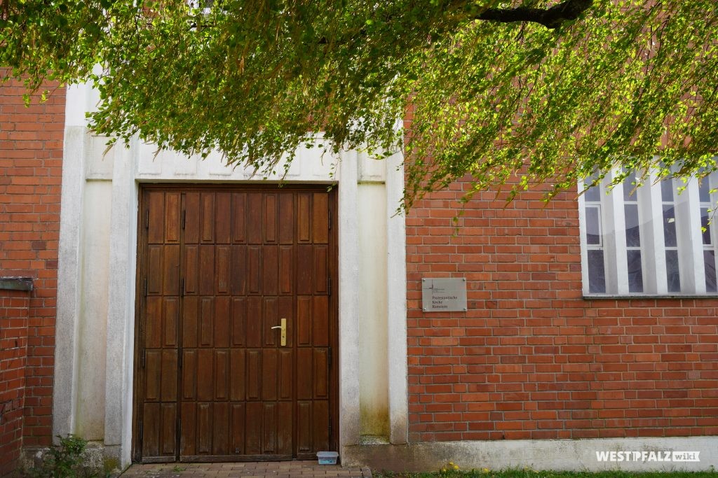 Eingang der protestantischen Kirche in Ramstein