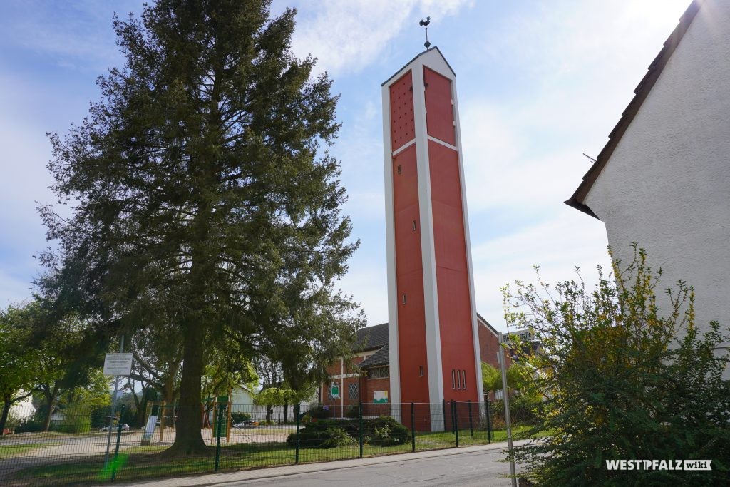 Kirchturm der protestantischen Kirche in Ramstein