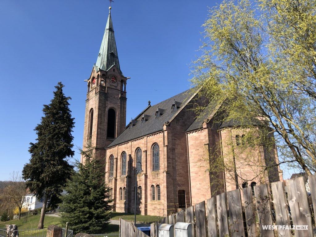 Rückansicht der protestantischen Kirche in Weilerbach