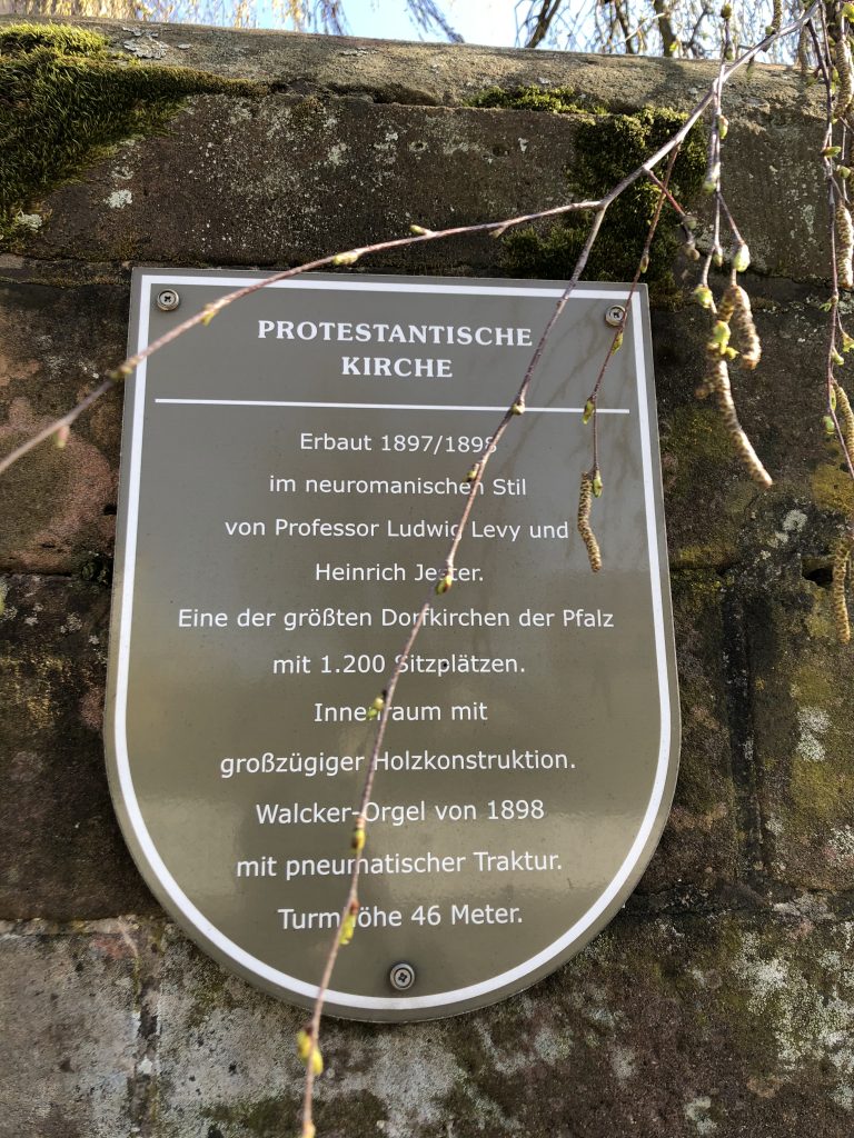 Informationstafel an der protestantischen Kirche in Weilerbach