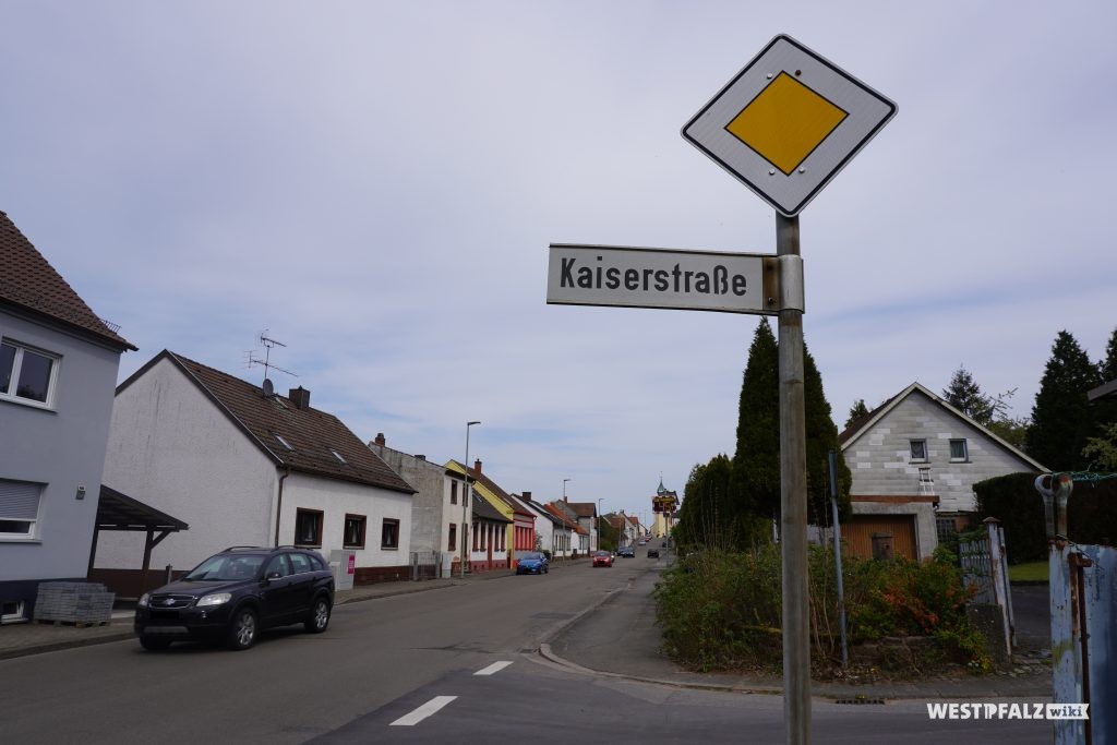 Kaiserstraße in der Gemeinde Hauptstuhl