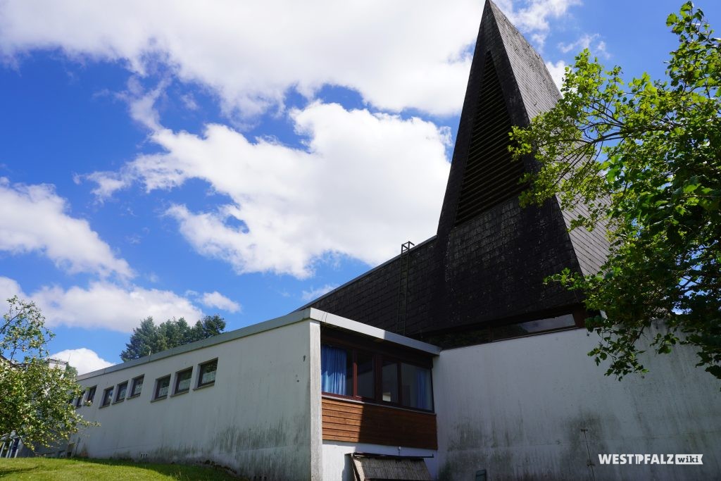 Rückansicht der protestantischen Kirche in Kottweiler-Schwanden