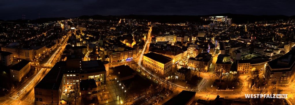 Blick vom Rathaus bei Nacht