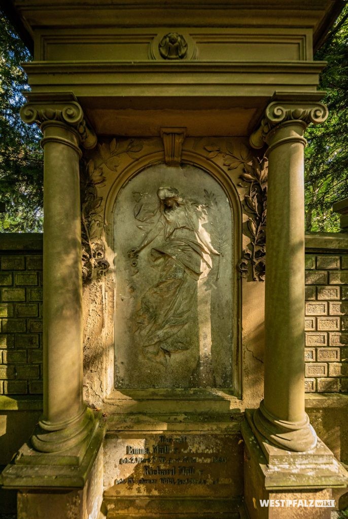 Neurenaissance Grabmal auf dem Alten Friedhof in Pirmasens