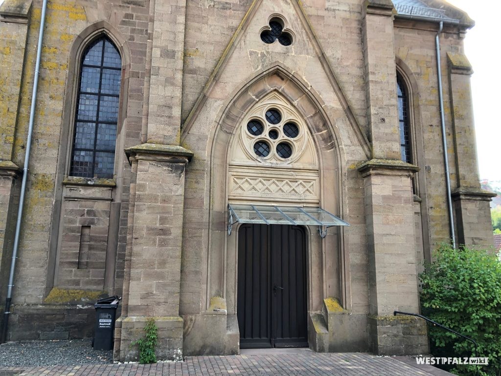 Haupteingang der protestantischen Kirche in Heimkirchen